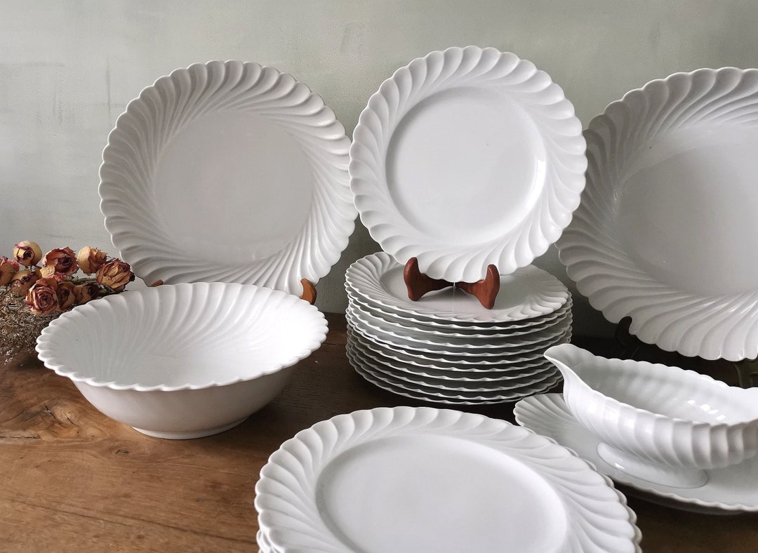 Service De Table 12 Personnes Limoges - Porcelaine Traditionnelle Motif Floral 1920-1949