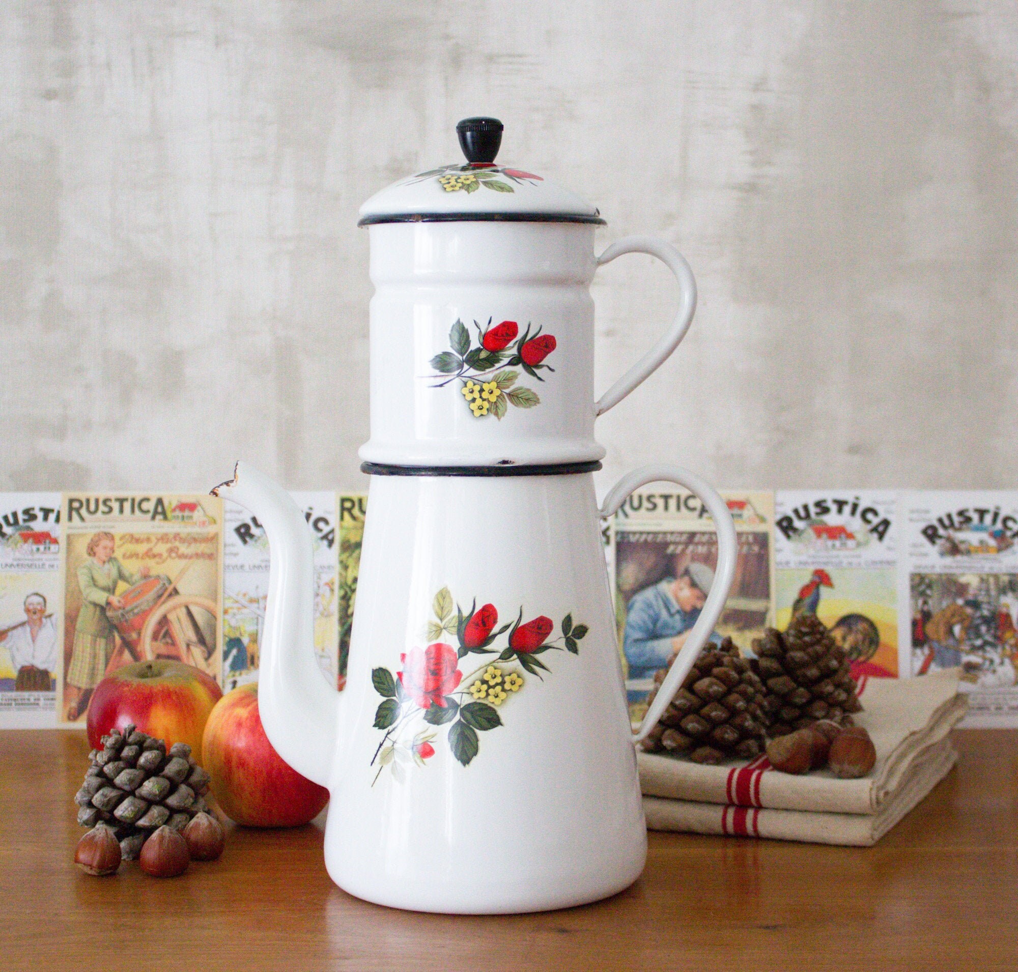 Extra Large Vintage Français en Émail avec Roses Rouges, Cruche Fleurie, Cafétéria Rouge et Blanc, D