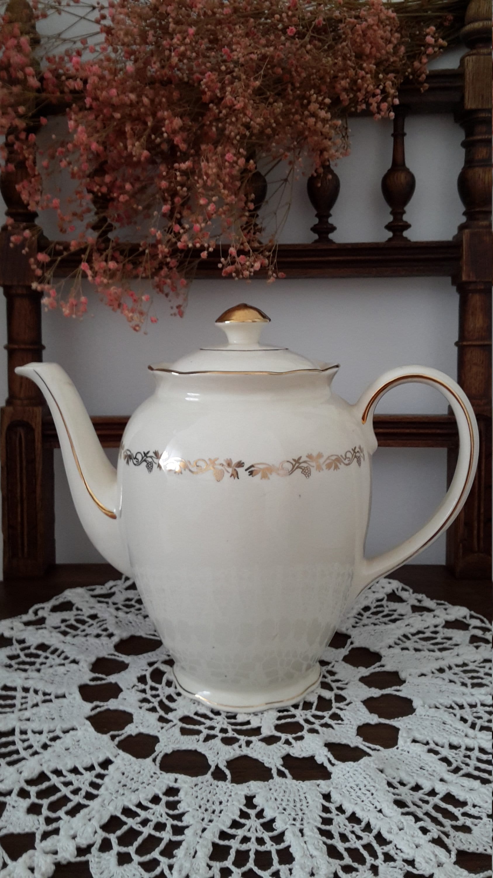 Vintage Français Céramique Cafetière Théière Blanc et Or/Guirlande Dorée Vineleaves et Raisins Décor