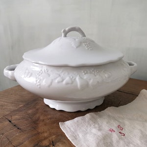 LIMOGES Vintage French Soup Tureen, LIMOGES White Porcelain, Embossed Leaf Decor, White Ironstone