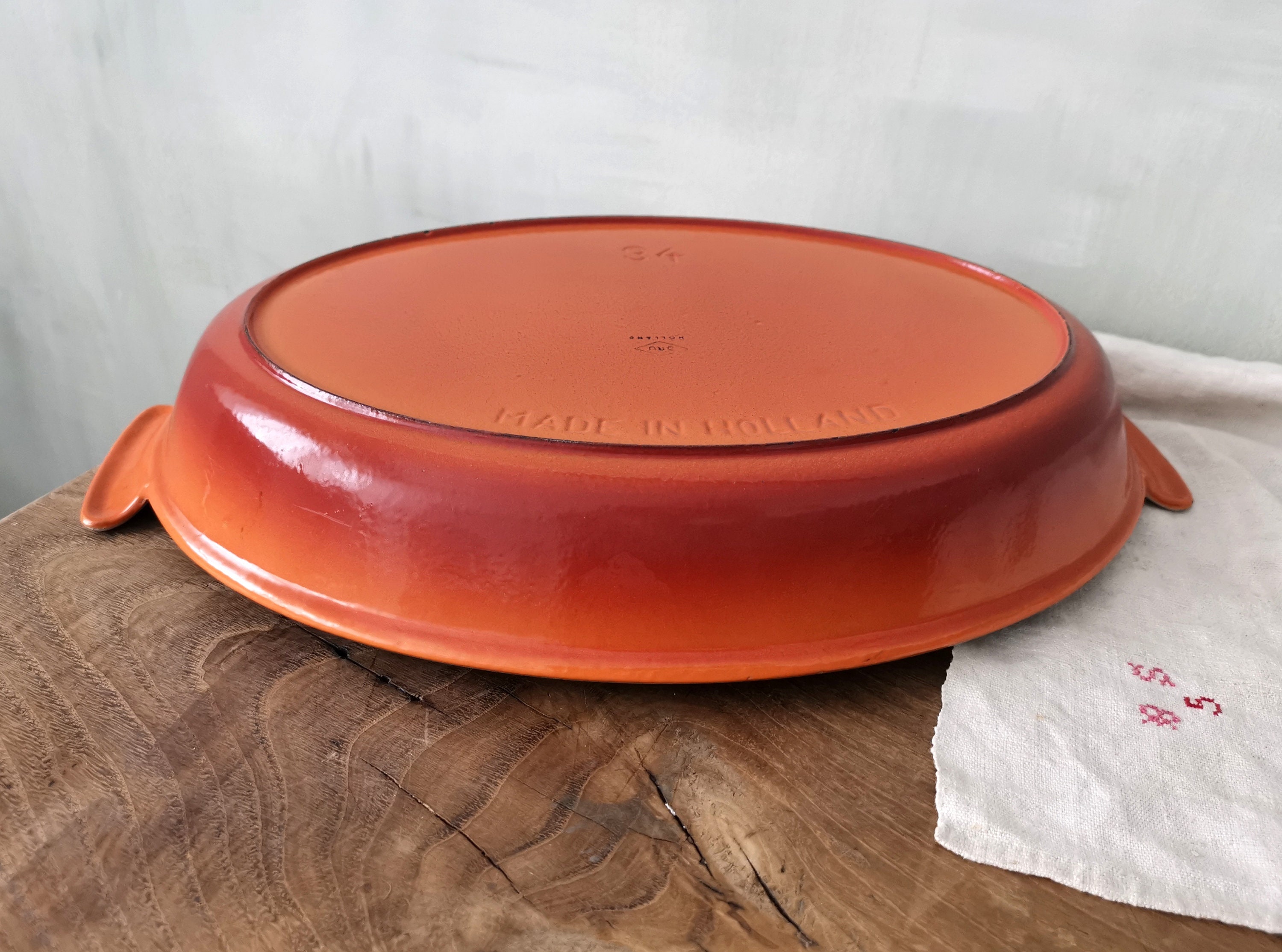 large french roasting pan size 34 made in holland, white orange fonte oval, vintage baking pan