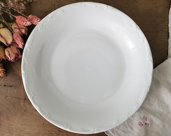 Französische Vintage Salatschüssel, weißes Porzellan, gestempelt "Porcelaine de Sologne" überbackene Prägekante"