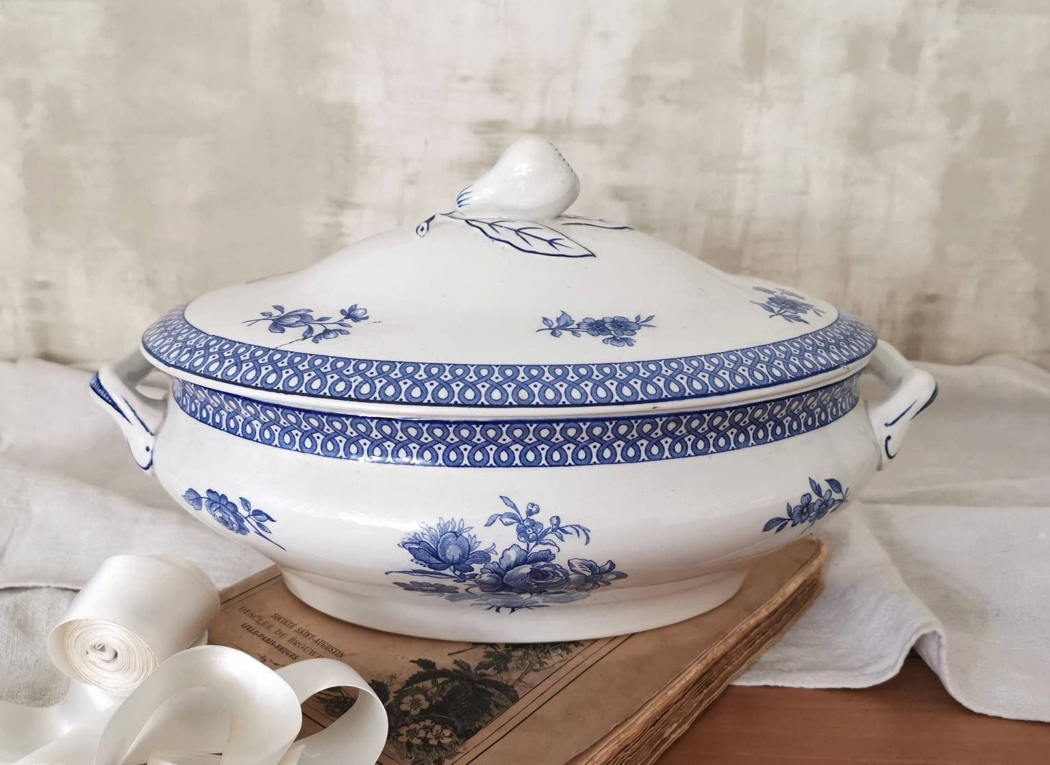 1925 Antique Français Ironstone Soup Tureen White & Blue/Large Flowers Sarreguemines France Helsingo