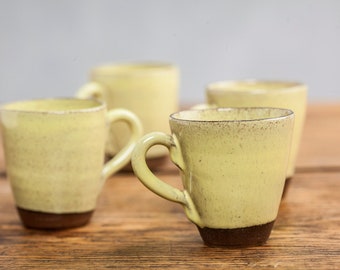 Set di 4 tazze in ceramica danese / Tazze gialle fatte a mano / Set da caffè Mid Century Scandinavian Made in Denmark