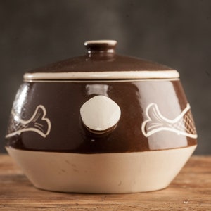Plat en céramique danoise avec couvercle, décor de poisson, fabriqué au Danemark, récipient vintage brun et blanc, design de poterie scandinave image 2