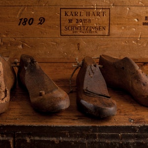 Set of two pairs Vintage Wooden Shoe Tree, Shoe Form, Shoe Mold, Shoe Stretcher, Home Decor, Rustic Decor, Wooden vintage decor 1940s