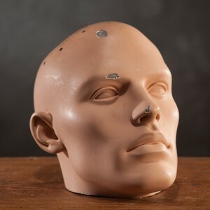 VINTAGE Mannequin Head / REAL SIZE 1980's Mannequin Head Decor / Retro Hat or sunglases Display image 3