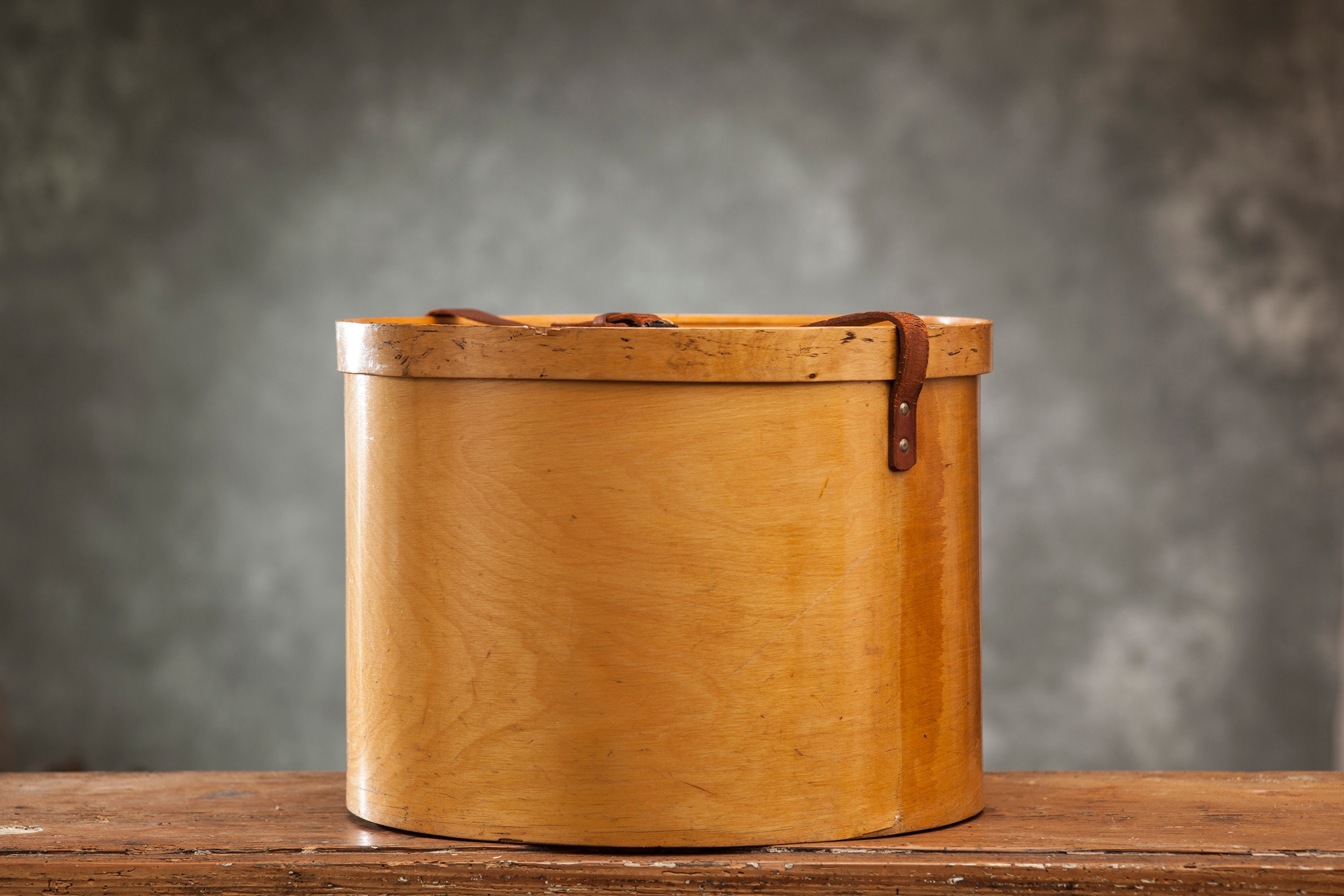 Mid-19th Century French Oval Pigskin Leather Top Hat Box from Paris