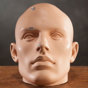 VINTAGE Mannequin Head / REAL SIZE 1980's Mannequin Head Decor / Retro Hat or sunglases Display image 2