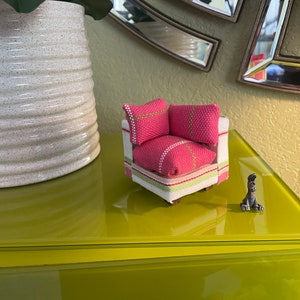 Augusta Flowers : Small Corner Chair