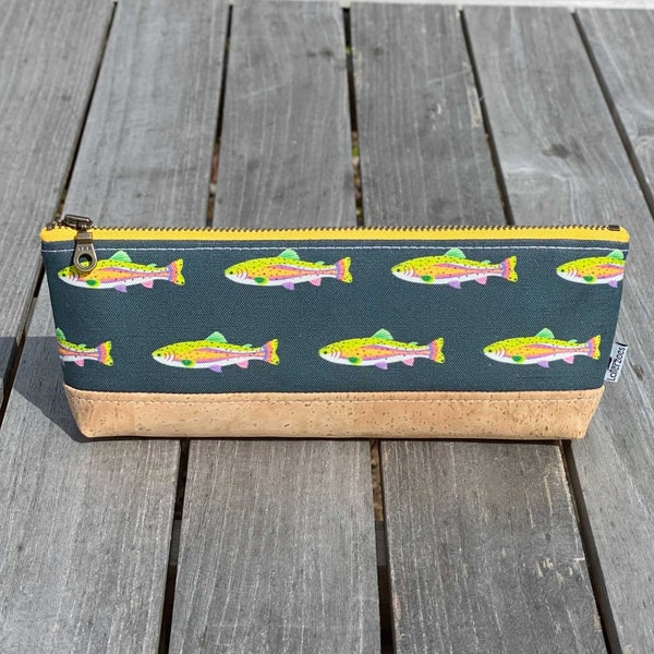 Pochette zippée truite arc-en-ciel | Cadeau de pêche respectueux de l'environnement | lin, liège, chanvre, coton biologique | Étui à crayons fait main