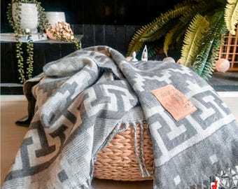 Handgemachte Alpaka Decke: Hellgraue & Blaue Luxus Wolle