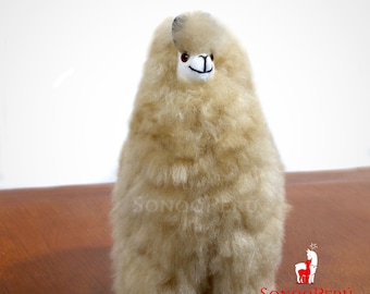Handgemaakt beige knuffeldier van alpacabont: milieuvriendelijke knuffel