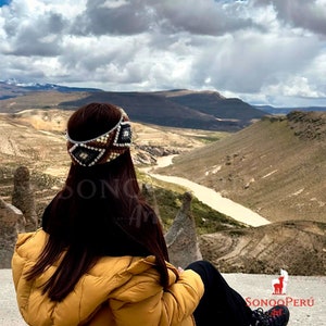 handgefertigtes Stirnband aus Alpakawolle, hergestellt in Peru / sehr farbenfroh und mit Mustern