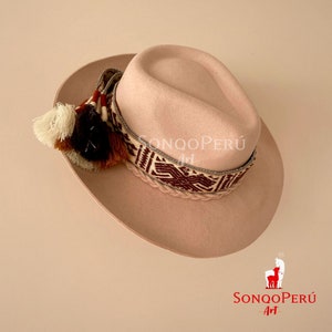 White colored andean hat, Fedora hat, Peruvian artisan-made hat, Felt and alpaca mixed hat, Inka- q&#39;ero woven band hat, Sustainable hat