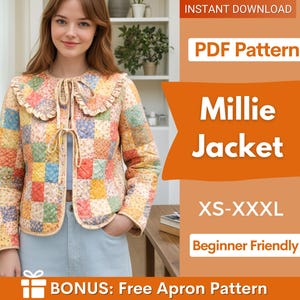 Könnte beinhalten: Eine gesteppte Jacke mit einem mehrfarbigen Patchwork-Blumenmuster, einem großen Rüschenkragen und Bindebändern vorne. Der Text auf dem Bild lautet: INSTANT DOWNLOAD, PDF Pattern, Millie Jacket, XS-XXXL, Beginner Friendly, BONUS: Free Apron Pattern.