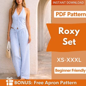 Pode incluir: Um conjunto de duas peças com riscas verticais azul-claras e brancas, composto por um colete sem mangas com decote halter e botões e calças largas a condizer com cordão. O texto diz PDF Pattern, Roxy Set, XS-XXXL, Beginner Friendly.