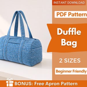Può includere: Una borsa da viaggio a righe blu e bianche con due manici. L'immagine include il testo: INSTANT DOWNLOAD, PDF Pattern, Duffle Bag, 2 SIZES, Beginner Friendly, BONUS: Free Apron Pattern. La borsa ha una consistenza trapuntata e una forma cilindrica.