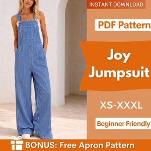Peut inclure: Une combinaison à rayures bleues et blanches avec un devant à bavette, des bretelles et des poches latérales. Le texte sur l'image indique : INSTANT DOWNLOAD, PDF Pattern, Joy Jumpsuit, XS-XXXL, Beginner Friendly, BONUS: Free Apron Pattern.