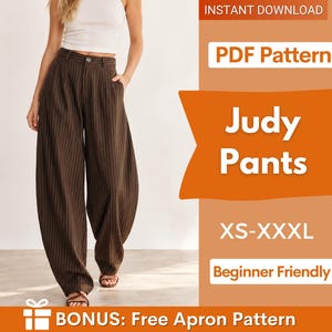 Puede incluir: Un patrón de costura digital en PDF para pantalones Judy, con un diseño de pantalón marrón a rayas con cintura alta y piernas anchas. El gráfico incluye etiquetas de texto para tallas XS-XXXL, apto para principiantes y un patrón de delantal gratis.