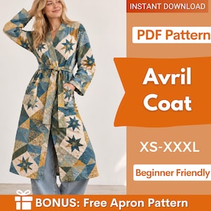 Puede incluir: Un abrigo de manga larga con un patrón de edredón de estrellas en azul, dorado y blanco con un cinturón. El texto a la derecha dice: INSTANT DOWNLOAD, PDF Pattern, Avril Coat, XS-XXXL, Beginner Friendly, BONUS: Free Apron Pattern.