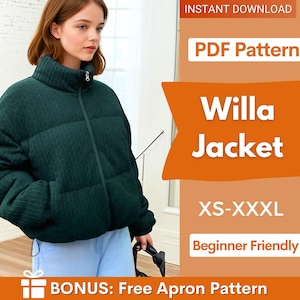 Può includere: Una giacca Willa trapuntata verde scuro con collo alto e chiusura a zip. La giacca è mostrata su una persona. L'immagine include anche il testo "PDF Pattern", "Willa Jacket", "XS-XXXL" e "Beginner Friendly".