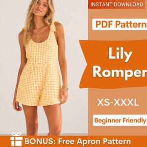 Può includere: Una tutina a quadretti vichy gialli e bianchi con spalline da annodare. L'immagine include il testo: INSTANT DOWNLOAD, PDF Pattern, Lily Romper, XS-XXXL, Beginner Friendly e BONUS: Free Apron Pattern. La tutina presenta uno scollo rotondo.