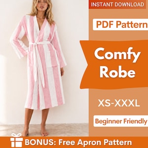 Könnte beinhalten: Ein rosa-weiß gestreifter Bademantel mit passendem Gürtel. Der Bademantel hat lange Ärmel und Taschen. Der Text auf dem Bild lautet "Comfy Robe", "XS-XXXL" und "Beginner Friendly". Das Bild zeigt auch "Instant Download" und "PDF Pattern".