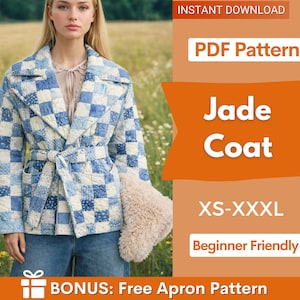 Può includere: Un cappotto patchwork blu e bianco con cintura abbinata. Il cappotto è un download di modello PDF, etichettato "Jade Coat" e disponibile nelle taglie XS-XXXL. Il modello è adatto ai principianti e include un modello di grembiule gratuito come bonus.