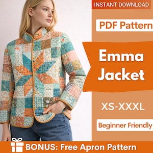 Puede incluir: Una taza de cerámica blanca con un asa negra y el texto "But First, Coffee" en un estilo manuscrito. La taza está sobre una superficie blanca. La taza mide aproximadamente 10 cm de alto.