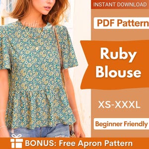 Könnte beinhalten: Eine kurzärmelige Bluse mit einem Blumenmuster in Blaugrün, Gelb und Weiß, mit Rundhalsausschnitt und Schößchen. Der Text auf dem Bild lautet: INSTANT DOWNLOAD, PDF Pattern, Ruby Blouse, XS-XXXL, Beginner Friendly, BONUS: Free Apron Pattern.