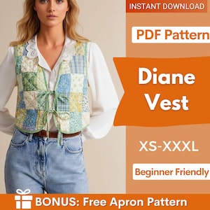 Può includere: Un gilet trapuntato con un design patchwork nei toni del verde, blu e giallo. Il gilet ha una chiusura con fiocco ed è indossato sopra una camicetta bianca e jeans blu. Il testo "Diane Vest" è visibile.