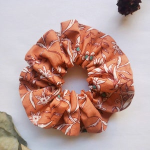 Favorite RUTILUS | Hair accessory | Scrunchies | DIY | Handmade| Artisanal | Elastic chouchou| Brown flower
