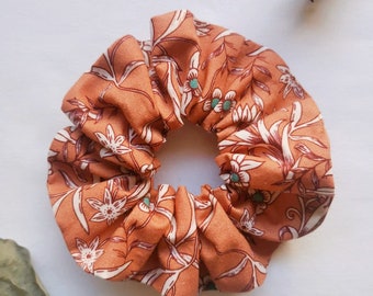 Chouchou RUTILUS | Accessoire cheveux | Scrunchies | DIY | Fait main | Artisanale | Chouchou élastique | Marron fleur