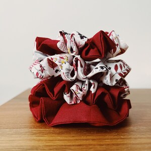 Favorite RED | Hair accessory | Scrunchies | DIY | Handmade| Artisanal | Elastic chouchou| Red | White | Flowers