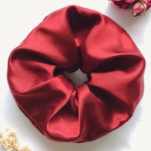 Favorite BORDO | Size XL | Hair accessory | Scrunchies | DIY | Handmade| Artisanal | Elastic chouchou| Bordeaux united | Satin