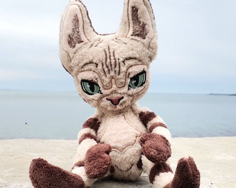 Peluche de chat tigré, chat Devon rex, peluche de chat personnalisée, figurine de chat, commission en peluche, cadeau de sympathie pour animaux de compagnie