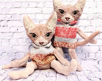 Peluche de chat Sphynx, Deux chats en peluche, Peluche de chat sans poils, Chats Sphynx en vêtements, Commission en peluche personnalisée, Cadeau de perte d’animal de compagnie