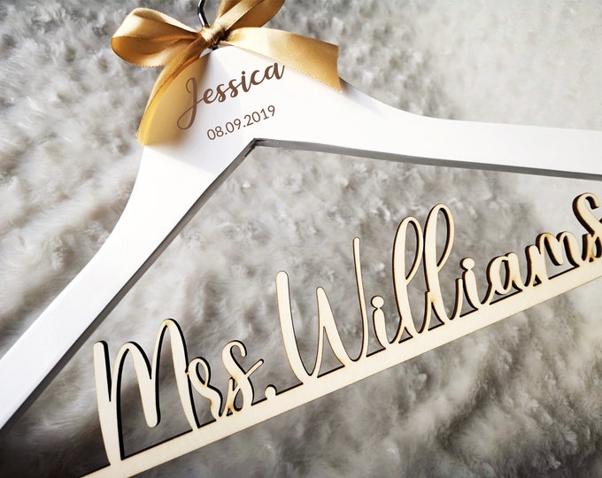 Wedding Dress Hanger, Bridal Hanger, Personalized Bride Hanger, Wedding Dress Hanger, Wedding Name Hangers, Bridal Shower Hanger