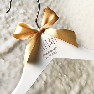 Groomsman Hangers, Gegraveerde Hanger voor Beste Man, Aangepaste Bruidshanger, Bruiloft Bruidegom Hanger, Bruiloft Naam Hangers, Bruiloft Pak Hanger
