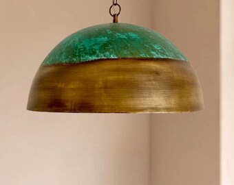 Lámpara colgante de cúpula de latón con pátina verde - Iluminación industrial para isla de cocina