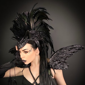 Tocado de pegaso, disfraz de caballo negro, mohawk, caballo arrugado, Burning Man, atuendo de cabaret, festival de estilo circense, cosplay de poni, animal