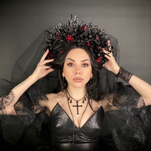 Gothic Wedding, Dark fairy crown, Forest crown, Evil queen, Dark evil fairy, Gothic headpiece, Headpiece Halloween, Black & Red Flower crown