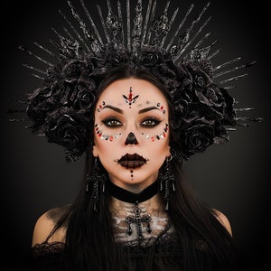 Halloween, Mörk drottningkrona, Tennsvart gotisk huvudbonad, Sockerskalle, Santa Muerte bild 2