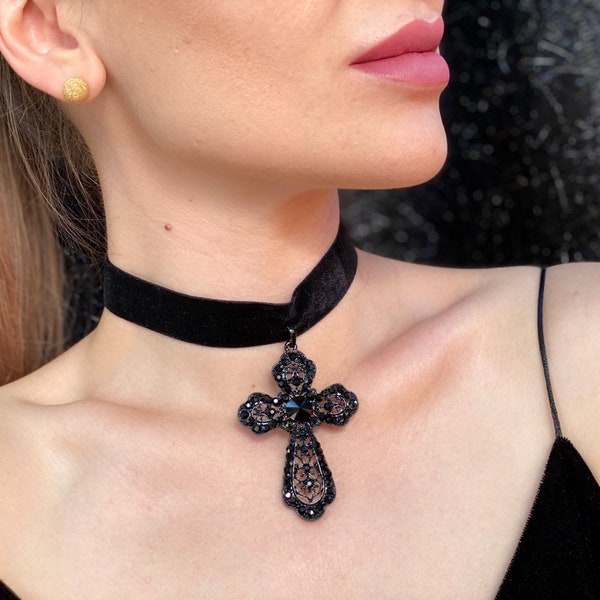Black Velvet Medieval Choker, Renaissance necklace, Cross Choker, Black Velvet Choker with Gothic Cross, Gothic Jewelry, Gothic Necklace