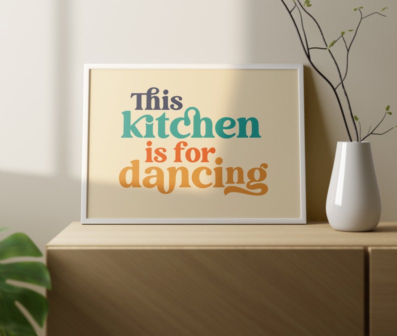 This Kitchen is for Dancing Poster Wanddekoration Skurrile Kunstdruck Wand Kunst Geschenk Typografie Wandkunst Typografie Druck Küchenkunst Bild 3