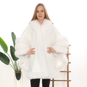 White cashmere cape with fox fur trim, Women’s Cape , Winter clothing for women,  Cozy cape for women, Cashmere cape, cape with real fox fur