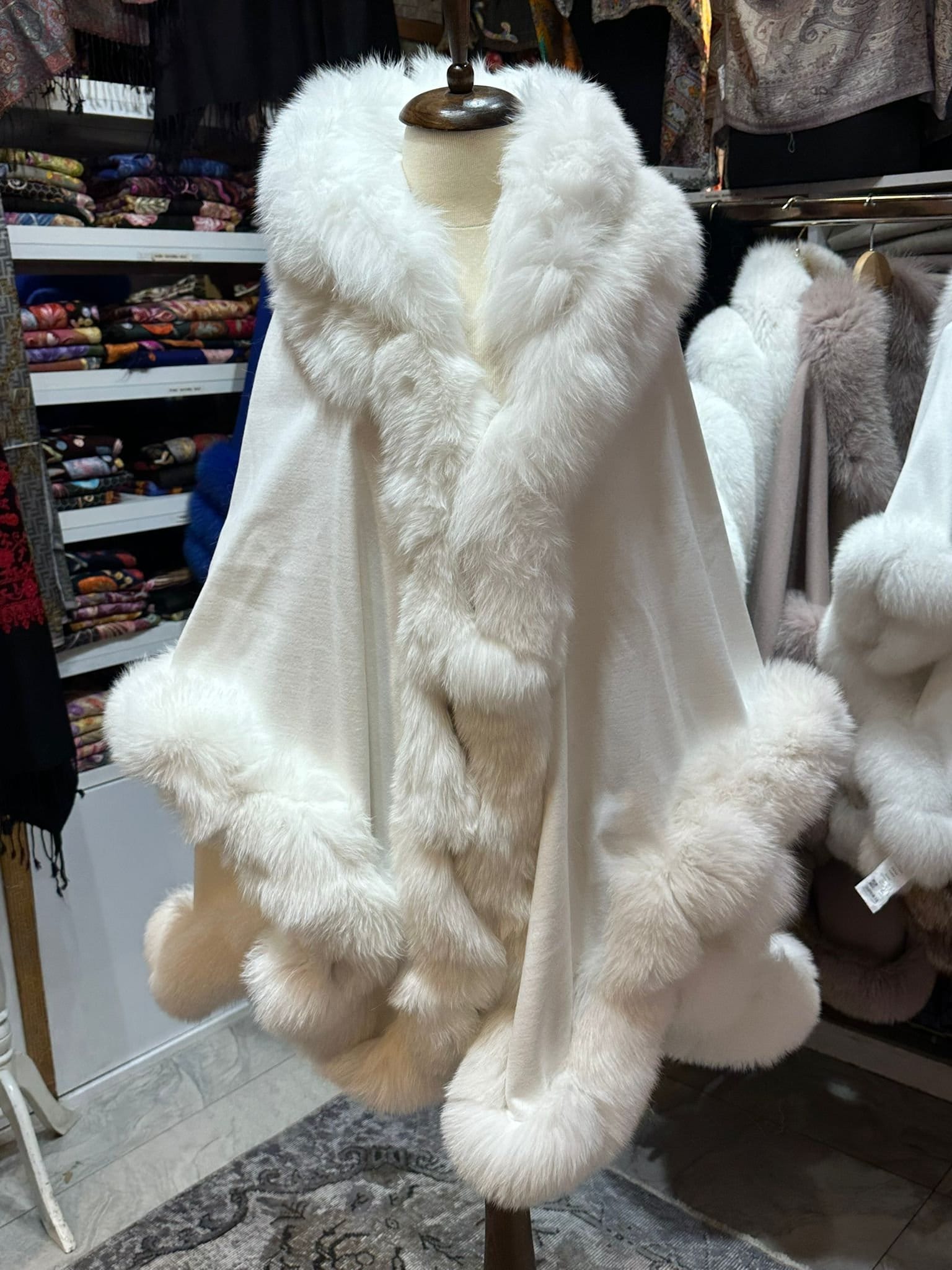 完売【sheller】FOX fur cape coat Whit Hood White Fox Fur Cashmere Cape With Whiite Fox Fur