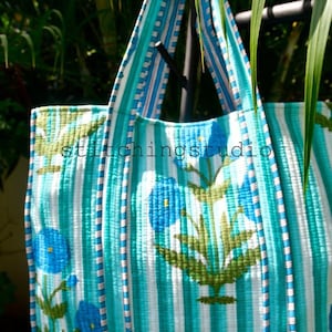 Butta Floral の高級ハンドメイド ブロックプリント トートバッグ。キルティング バッグ、純綿トートバッグ、ハンド トートバッグ。とても美しいキャリーバッグ。