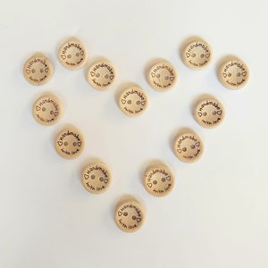 Boutons en bois faits main avec amour | Boutons au crochet | Boutons à tricoter | Boutons de scrapbooking | 15 mm 20 mm 25 mm